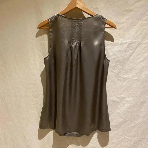 Banana Republic BR Monogram Sleeveless Silk Ruffled Tuxedo-style top, size M - Picture 7 of 9